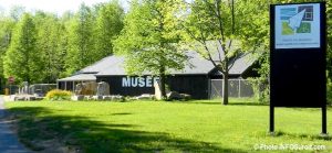 Pointe-du-Buisson Musee quebecois archeologie a Beauharnois avec enseigne mai2013 photo INFOSuroit