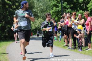 Defi-FRAS-2018-coureurs-participants-defi-corporatif-Desjardins-photo-INFOSuroit-Jeannine_Haineault