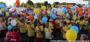 Relais-pour-la-vie-de-Beauharnois-2018-ceremonie-ouverture-avec-ballons-photo-INFOSuroit-Jeannine_Haineault