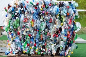 environnement plastique recuperation matieres recyclables photo Hans via Pixabay CC0 et INFOSuroit