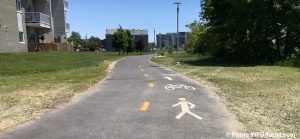 sentier piste cyclable parc lineaire riviere St-Charles a Valleyfield juin 2018 photo INFOSuroit