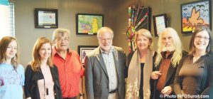 vernissage exposition galerie MRC a Beauharnois elus AVaillancourt et personnel de la Maison des enfants photo INFOSuroit