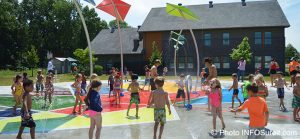 Enfants-inauguration-jeu-d_eau-parc-150e-photo-INFOSuroit