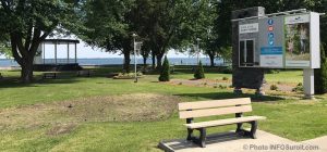 parc Sauve a Beauharnois avec rotonde enseigne et banc pres lac St-Louis 2017 photo INFOSuroit
