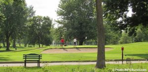 golfeurs terrain de golf vert drapeau trappe sable Club Valleyfield 2018 photo INFOSuroit