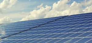 panneaux solaires energie verte photo Andreas160578 via Pixabay CC0 et INFOSuroit