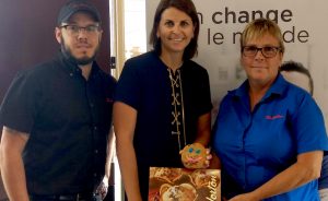 Biscuit-sourire-2018-pour-la-Fondation-Hopital-Suroit-DanLajeunesse-KFavreauOBrien-et-SylvieFecteau-photo-FHS