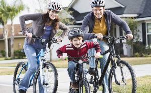 Defi-active-tes-pieds-de-la-SCC-famille-a-velo-Photo-courtoisie-SCC