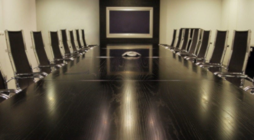 salle conference reunion conseil administration executif photo Websubs via Pixabay CC0 et INFOSuroit