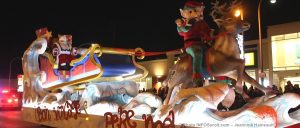 Chateauguay-Histoire-de-Noel-2017-grand-defile-pere-Noel-Photo-INFOSuroit-Jeannine_Haineault