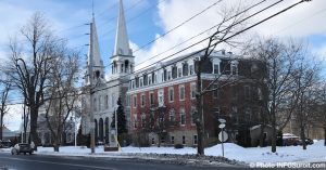 hotel de ville centre municipal bibliotheque et eglise fev2018 photo INFOSuroit