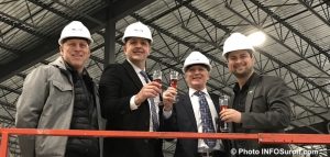 un toast pour complexe industriel Valdev avec maire MLemieux photo INFOSuroit