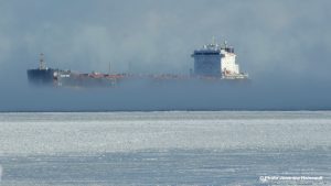 bateau-hiver-glace-froid-neige-pres-pont-St-Louis-Copyright-photo-Jeannine_Haineault