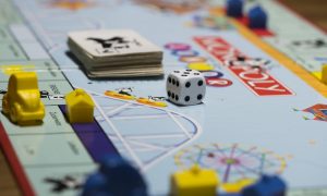jeux de societe Monopoly photo Bru-nO via Pixabay CC0 et INFOSuroit