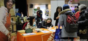 kiosque HomeDepot salon journee Emplois etudiants VS photo JHaineault INFOSuroit