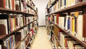 livres-bibliotheque-Armand-Frappier-Valleyfield-bouquins-recherche-photo-JHaineault-INFOSuroit