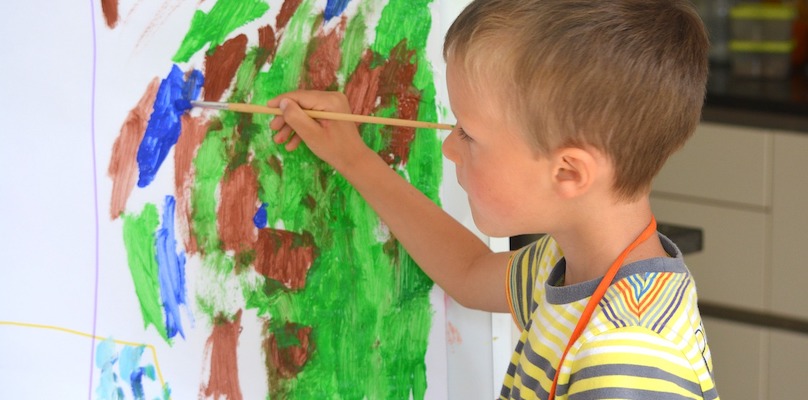 bricolage peinture enfant artiste photo Ben_Kerckx via Pixabay CC0 et INFOSuroit