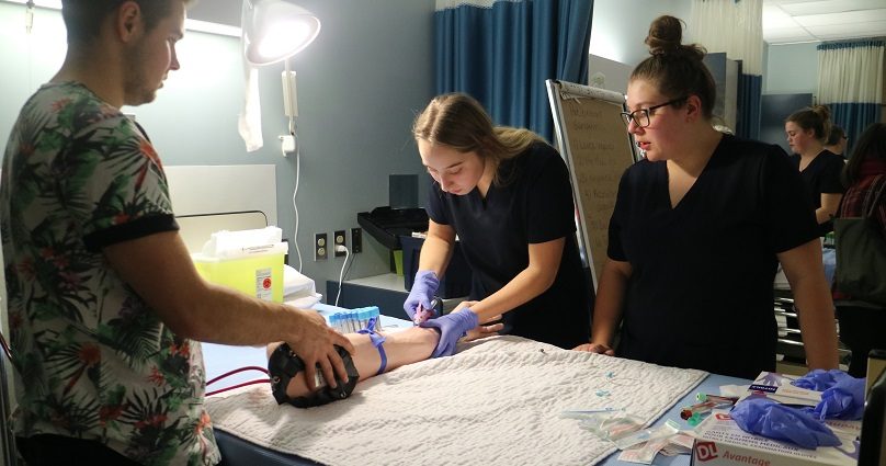 Formation professionnelle soins infirmiers photo via csvt