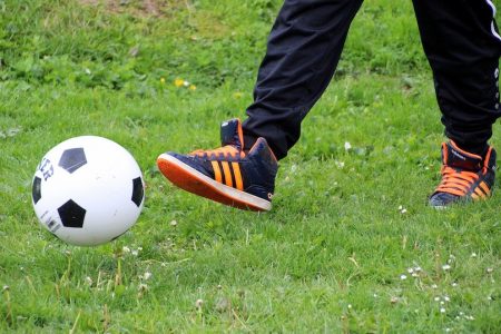 ballon soccer sport loisir enfant photo Myriams-Fotos via Pixabay et INFOSuroit