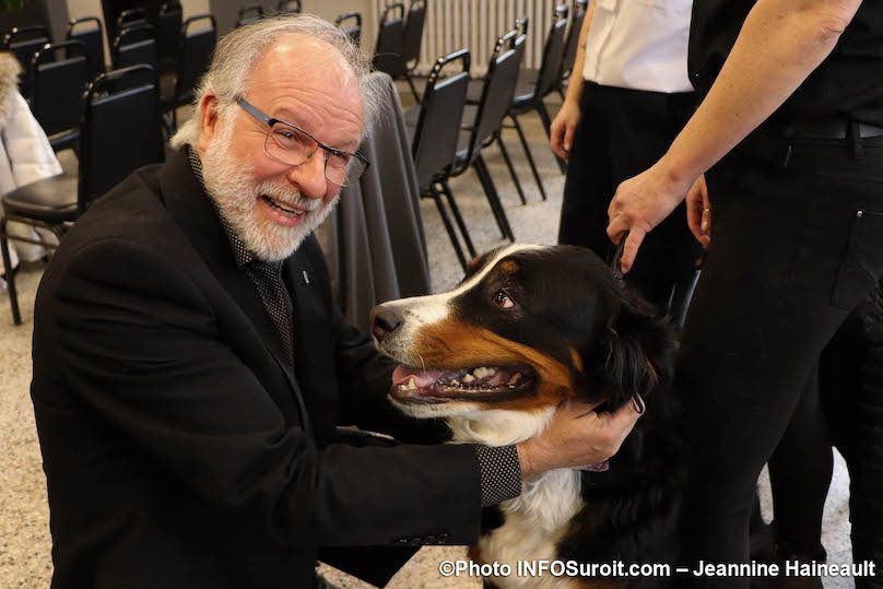 maire-de-Beauharnois-BTremblay-et-chien-Molly-SPCA-photo-JH-INFOSuroit