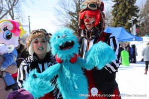 mega-fete-Valleyfield-2019-marionnette-mascotte-photo-JHaineault-INFOSuroit