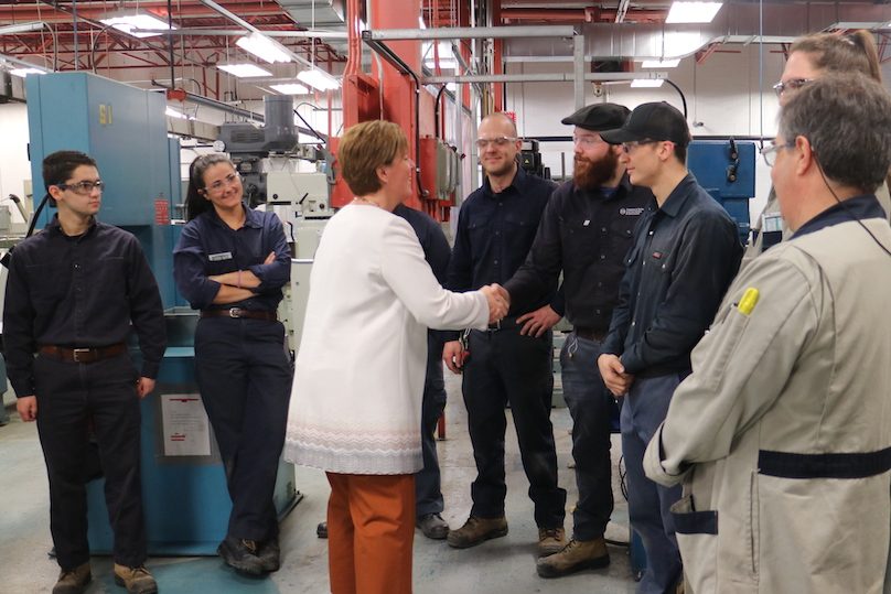 ministre MCBibeau de passage au CFP Pointe-du-Lac a Valleyfield photo courtoisie CSVT