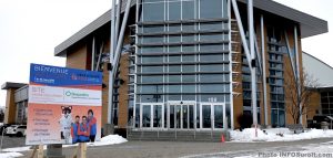 panneau jeux hiver OSQ devant arena Salaberry photo INFOSuroit