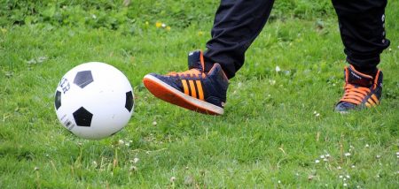 sport loisir soccer ballon enfant photo Myriams-Fotos via Pixabay et INFOSuroit