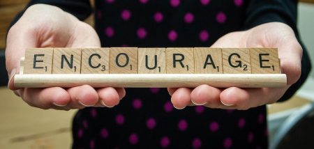 Encourage perseverance reussite educative scrabble photo MorningbirdPhoto via Pixabay et INFOSuroit