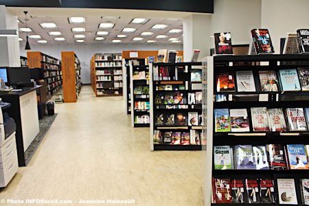 bibliotheque-Armand-Frappier-Valleyfield-etageres-livres-revues-photo-JH-INFOSuroit