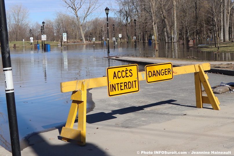 danger-acces-interdit-inodations-parc-Maison-Valois-Vaudreuil-Dorion-photo-JH-INFOSuroit