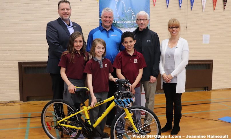 annonce Triathlon scolaire jeunes avec representants CSVT Institut Gault et Ville Valleyfield photo JH INFOSuroit