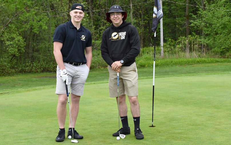 etudiants athletes equipe Footbal Noir et Or College Valleyfield tournoi golf 2019 photo via ColVal