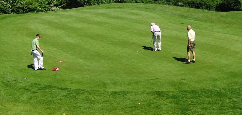 golf golfeurs green vert drapeau photo Manfred_WW via Pixabay et INFOSuroit