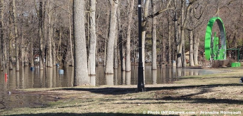 inondations-printemps-parc-de-la-Maison-Valois-Vaudreuil-Dorion-avr2019-photo-JH-INFOSuroit