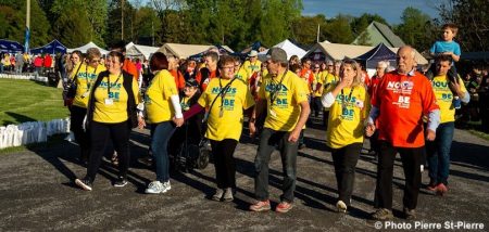 marcheurs survivants du cancer Relais pour la vie VS mai2019 photo Pierre_St-Pierre via SCC