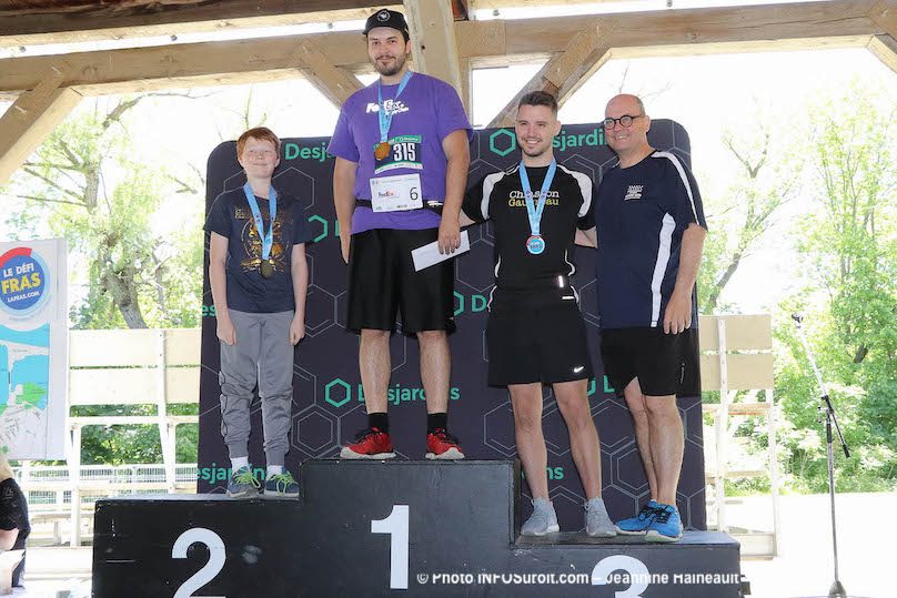 Defi_FRAS 2019 podium 1km 12 ans et plus H avec depute CReid photo JH INFOSuroit