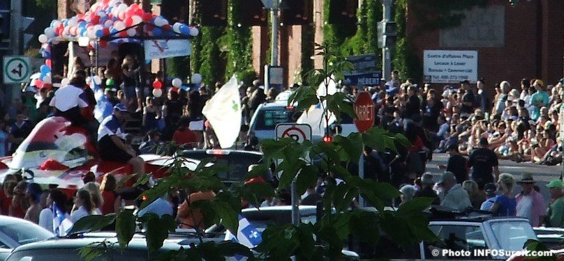 Defile de la St-Jean a Valleyfield pres Hotel Plaza Photo INFOSuroit