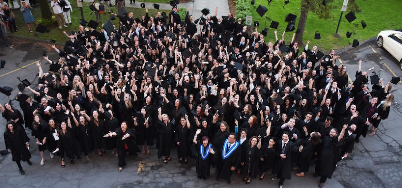 Lancer du mortier ceremonie fin etudes collegiales 2019 photo Cegep Valleyfield