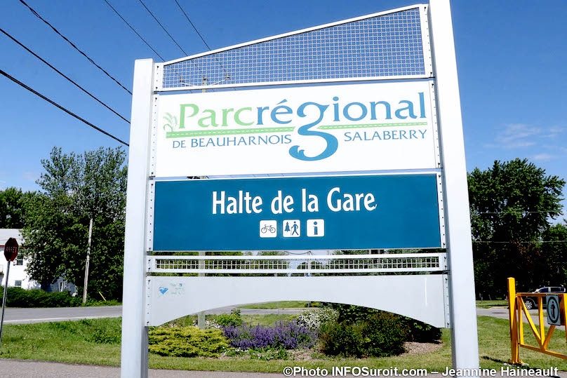 Ste-Martine Halte de la Gare parc regional BhS enseigne photo JH INFOSuroit