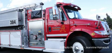 camion-pompier-caserne-sainte-barbe-photo-JHaineault-infosuroit