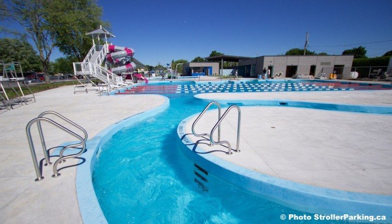 piscine glissoire complexe aquatique beauharnois Copyright photo StrollerParking_ca