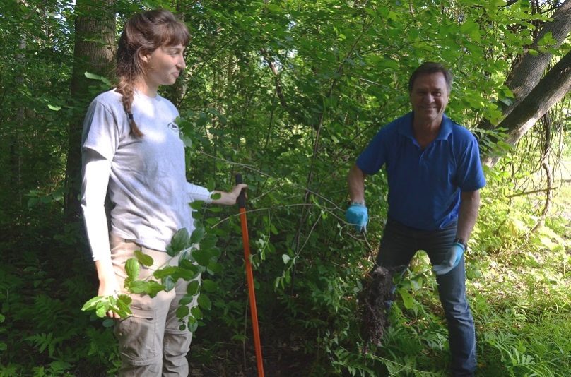 Alexandrine_Larson-Dupuis de Nature Action Qc et Pierre-Paul_Routhier maire Chateauguay photo courtoisie VC