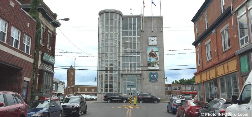 Hotel de ville Salaberry-de-Valleyfield rue Nicholson centre-ville photo INFOSuroit