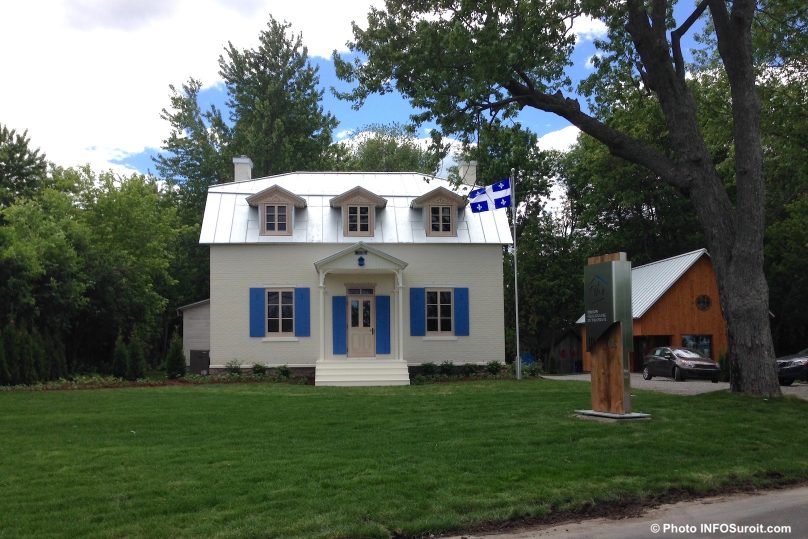 Maison Felix_Leclerc Vaudreuil-Dorion drapeau du Quebec photo INFOSuroit