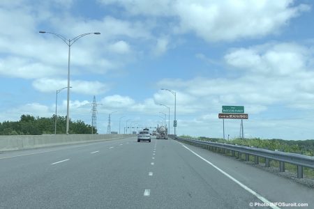 autoroute 30 panneaux pont Madeleine-Parent et Canal de Beauharnois juil2019 photo INFOSuroit