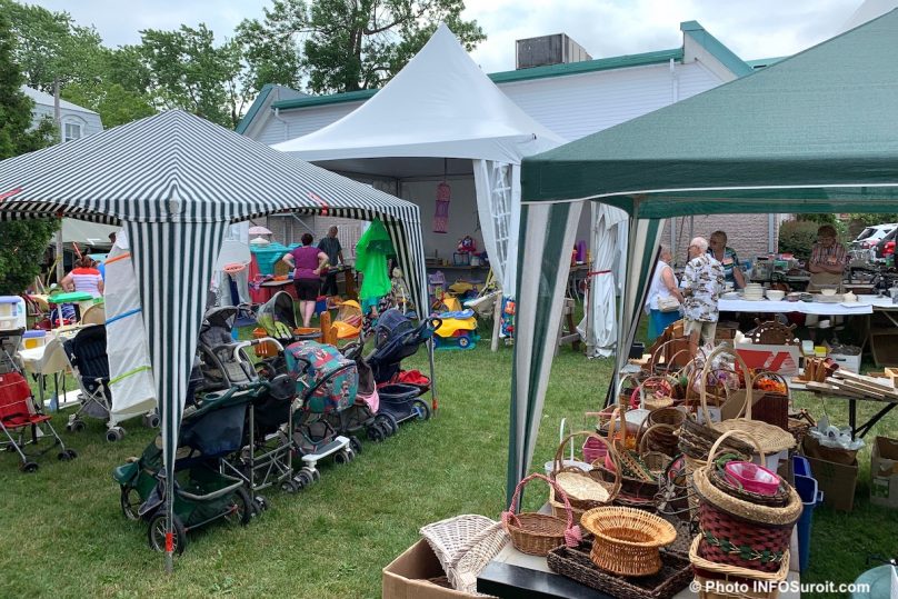 bazar St-Louis-de-Gonzague 2019 poussettes jouets paniers photo INFOSuroit