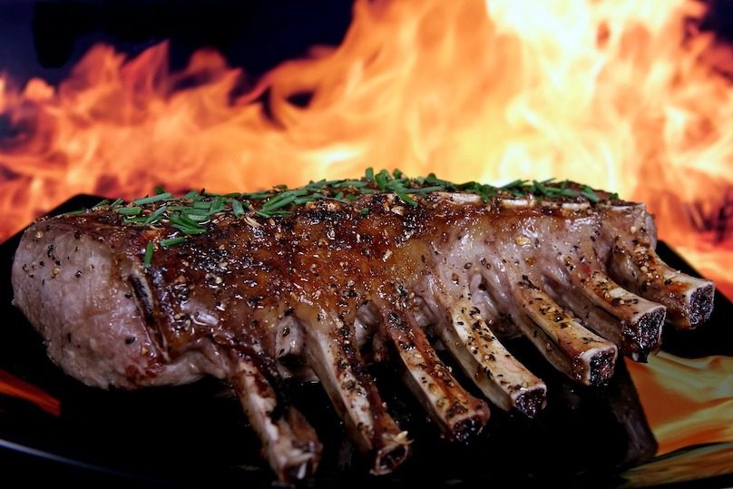 bbq cuisson sur le gril porc photo Robert-Owen-Wahl via Pixabay et INFOSuroit