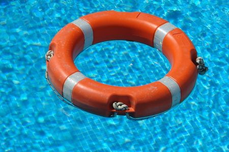 bouee piscine securite photo DesignerMikele via Pixabay et INFOSuroit