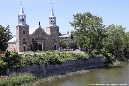 eglise patrimoniale Saint-Joachim et riviere Chateauguay juil2019 photo JHaineault INFOSuroit